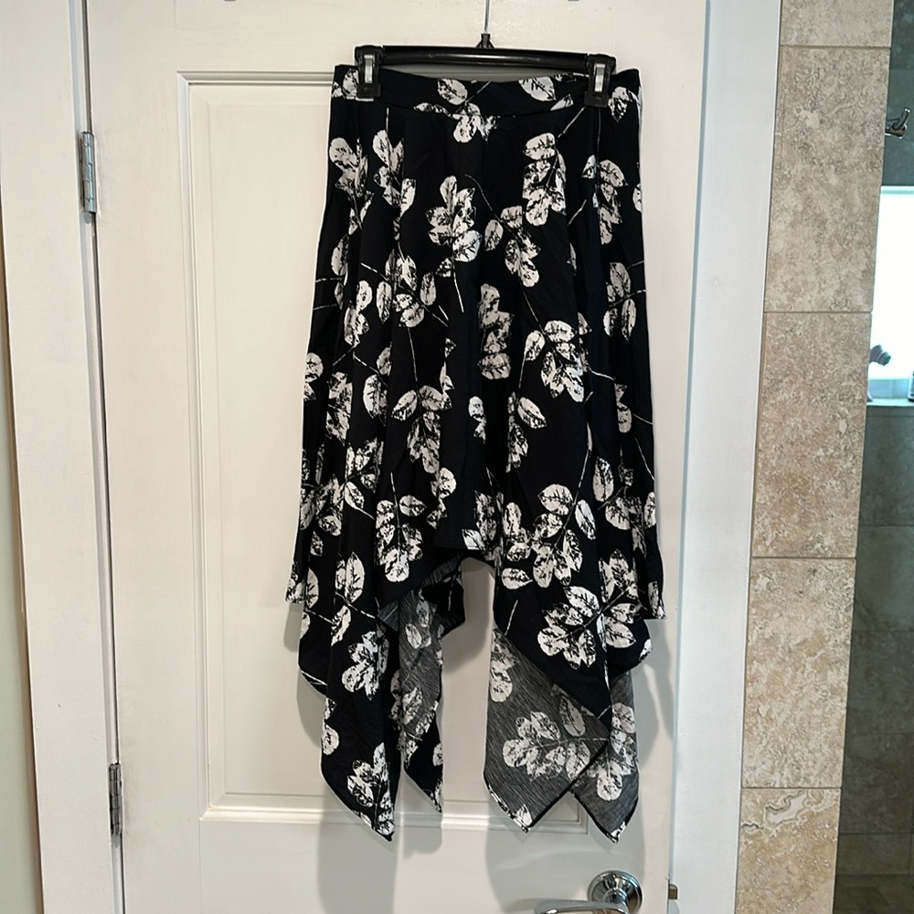 NWT flowy black and white skirt